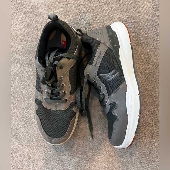 Men's Mesh Arch Support Sneaker 8 - Picture 3 of 9